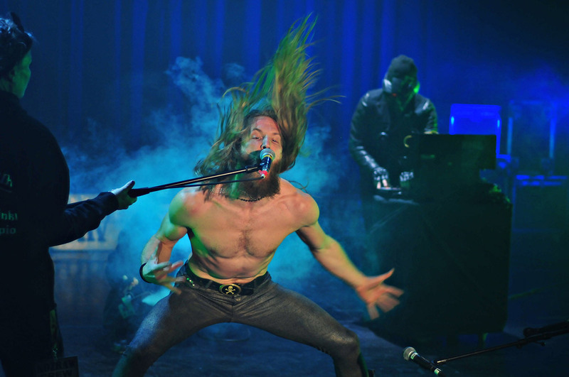 PITKÄT PIUHAT (2017): Tanssiteatteriteos, koreografia Antti Lahti. (Kuva Riikka Sundqvist)